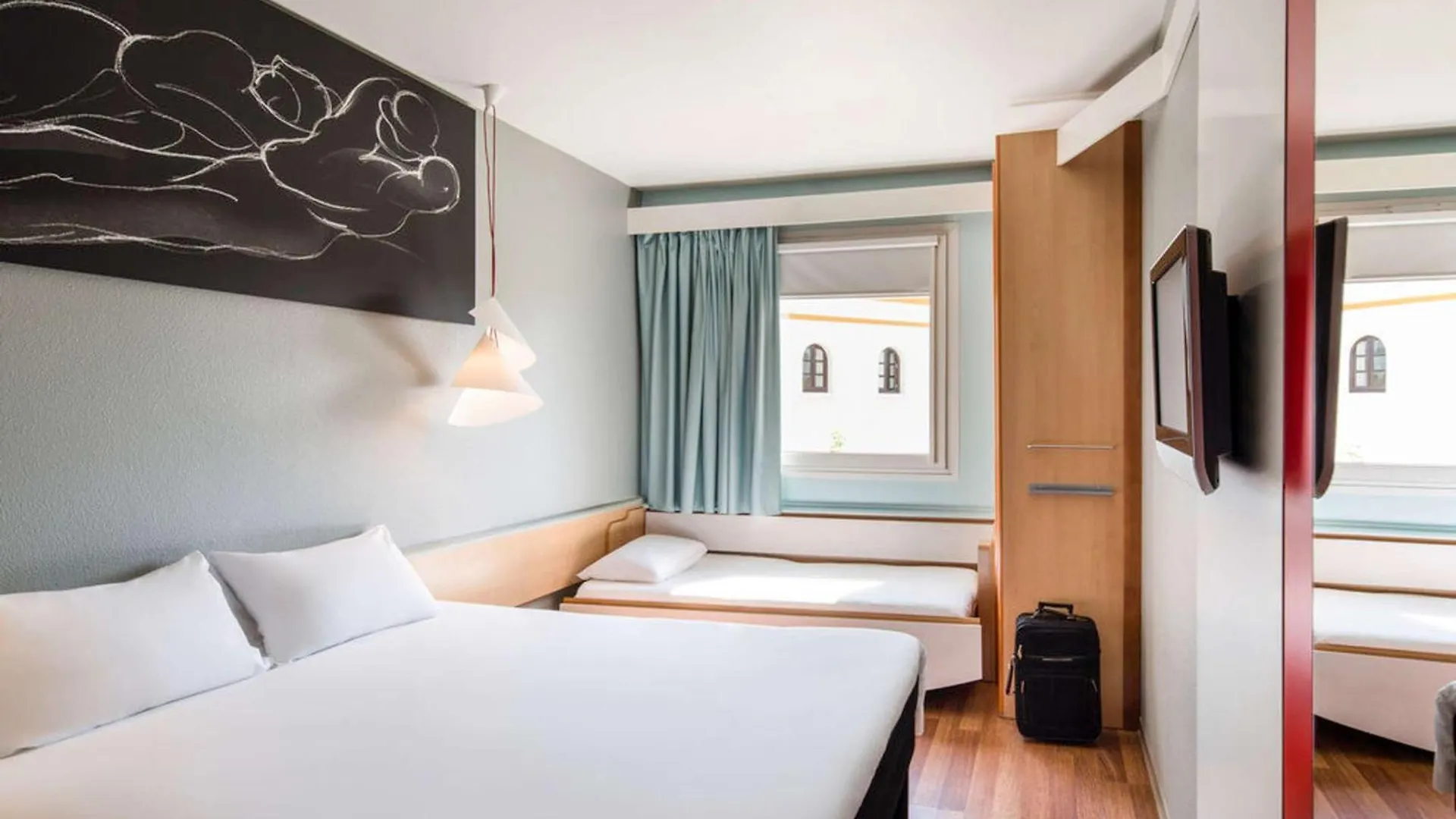 Ibis Sevilla 0*, Seville